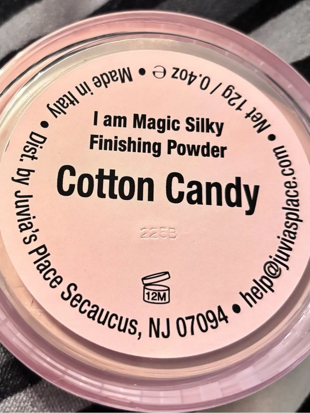 Juvia's Place I Am Magic Silky Finishing Powder ‘Cotton Candy’